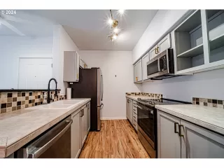 Photo #3: 24576829 Listing 