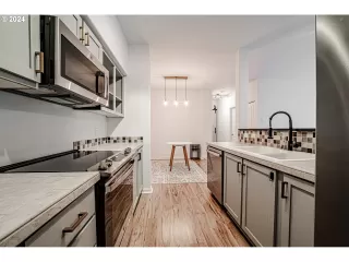 Photo #4: 24576829 Listing 