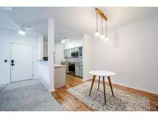 Photo #6: 24576829 Listing 