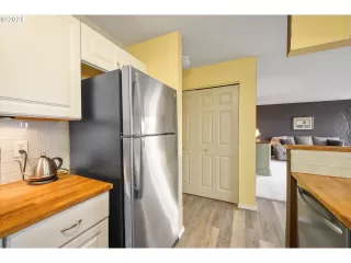 Photo #6: 24577349 Listing