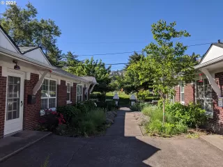 Photo #4: 24577634 Listing
