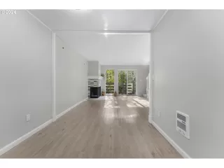 Photo #3: 24579428 Listing