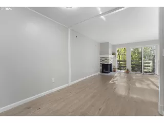 Photo #4: 24579428 Listing