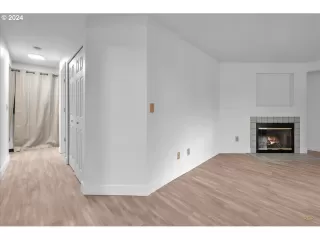 Photo #4: 24580042 Listing