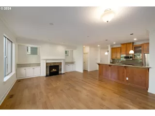 Photo #5: 24580890 Listing