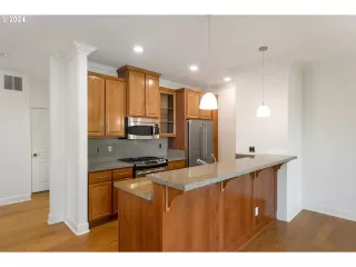Photo #6: 24580890 Listing