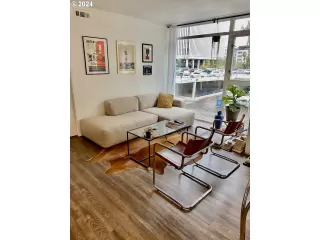 Photo #4: 24580918 Listing