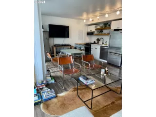 Photo #5: 24580918 Listing