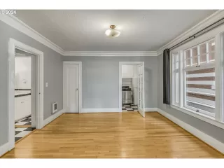 Photo #5: 24581289 Listing