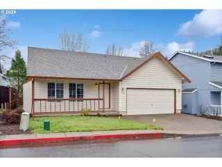 More Details about MLS # 24581450 : 1116 SW IVORY LOOP