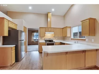 Photo #5: 24581450 Listing