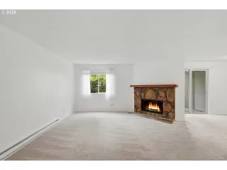 Photo #3: 245824062 Listing 