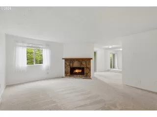 Photo #4: 245824062 Listing 