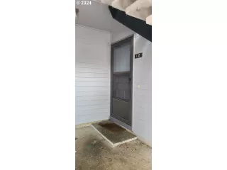 Photo #4: 24583906 Listing