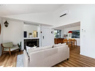 Photo #5: 24583974 Listing 