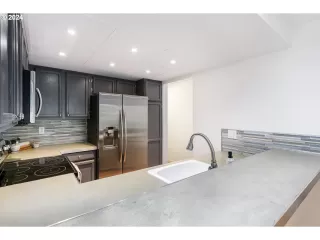 Photo #6: 24583974 Listing 