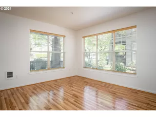 Photo #4: 24584419 Listing 