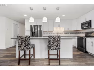 Photo #1: 24585548 Listing 