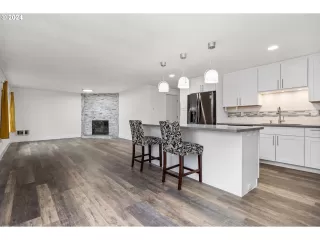Photo #2: 24585548 Listing 