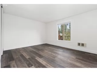 Photo #4: 24585548 Listing 