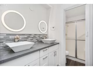 Photo #5: 24585548 Listing 