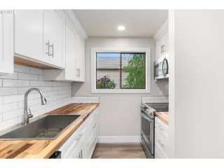 Photo #2: 24587096 Listing