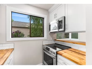 Photo #3: 24587096 Listing