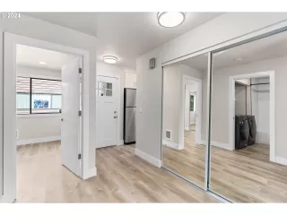 Photo #4: 24587096 Listing