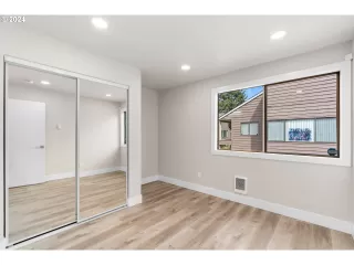 Photo #5: 24587096 Listing