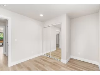 Photo #6: 24587096 Listing