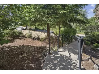 Photo #4: 24588420 Listing