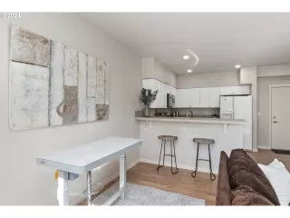 Photo #2: 24588436 Listing