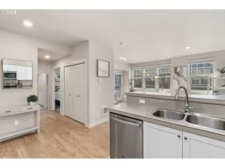 Photo #6: 24588436 Listing