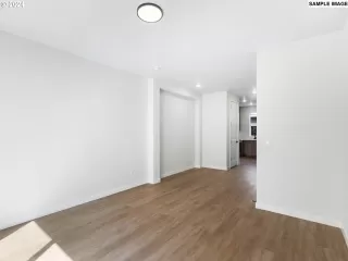 Photo #4: 24588976 Listing