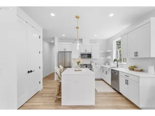 Photo #1: 24589619 Listing