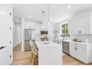 Photo #2: 24589619 Listing