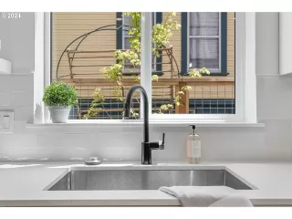 Photo #6: 24589619 Listing