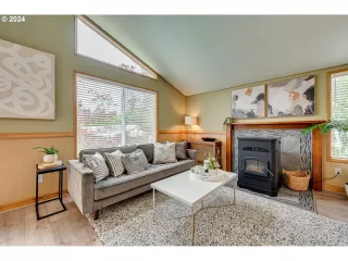 Photo #4: 24589807 Listing