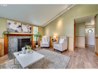 Photo #5: 24589807 Listing