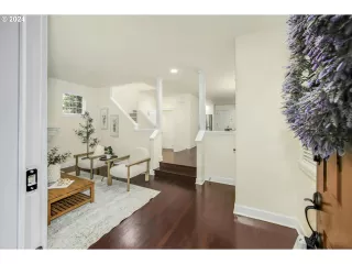 Photo #4: 24589817 Listing