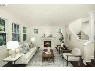 Photo #5: 24589817 Listing