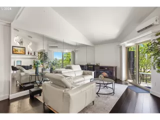 Photo #4: 24589983 Listing 