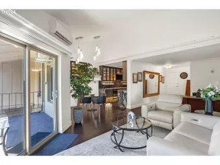 Photo #6: 24589983 Listing 