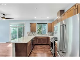 Photo #1: 24590716 Listing 
