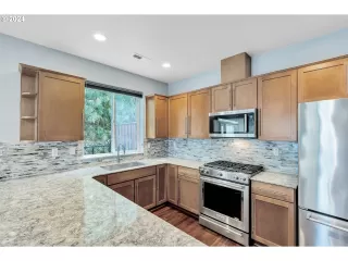 Photo #2: 24590716 Listing 