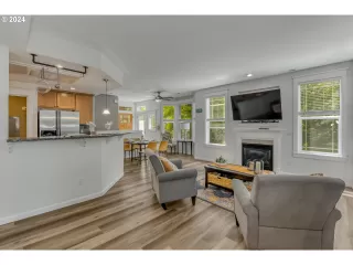 Photo #5: 24591677 Listing