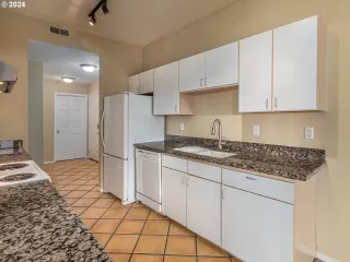 Photo #1: 24592429 Listing