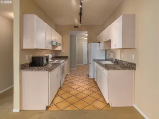 Photo #3: 24592429 Listing