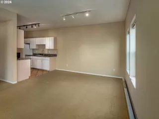 Photo #4: 24592429 Listing