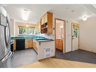 Photo #3: 24592771 Listing